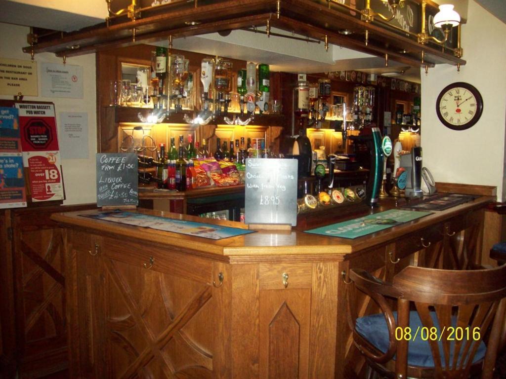 The Crown Hotel Swindon Zewnętrze zdjęcie