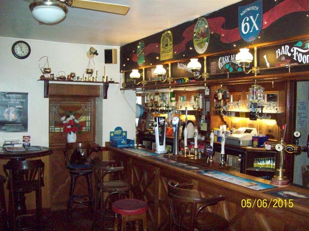 The Crown Hotel Swindon Zewnętrze zdjęcie