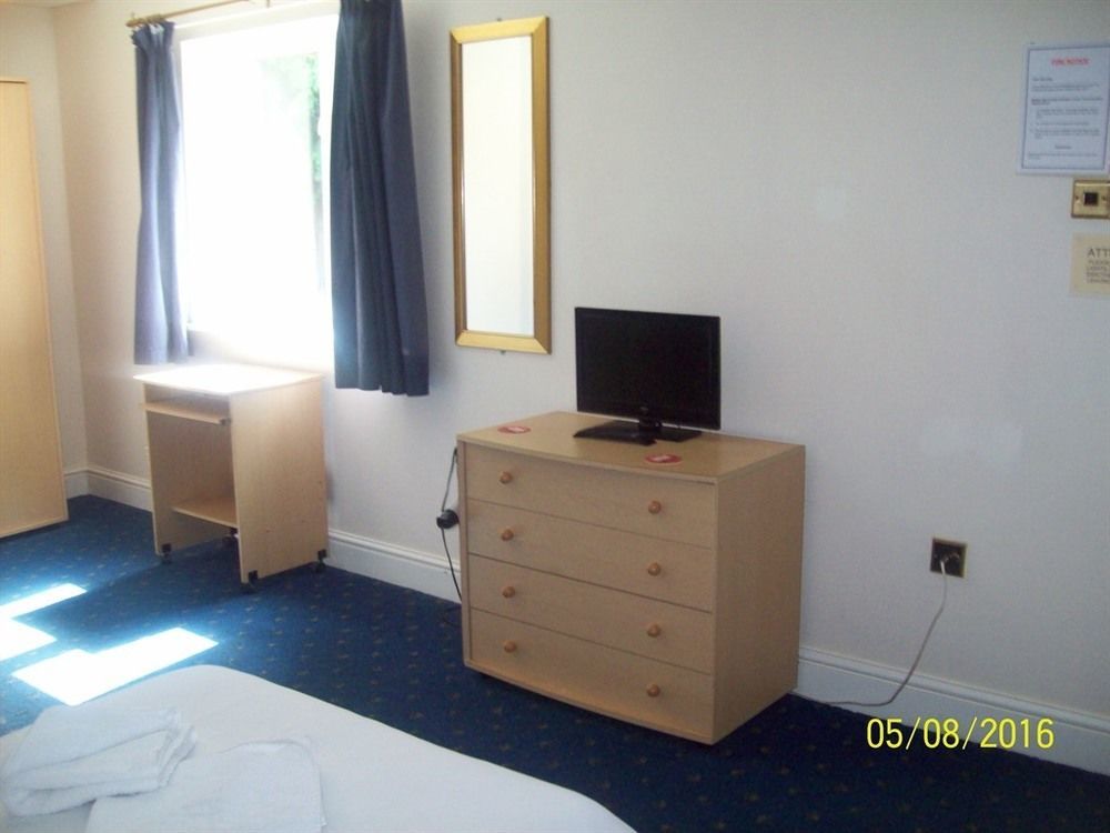 The Crown Hotel Swindon Zewnętrze zdjęcie